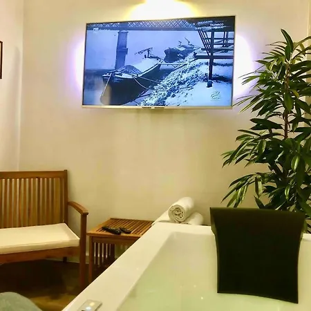 Piazza Del Popolo / People Square Apartment *