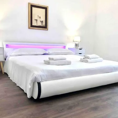 Piazza Del Popolo / People Square Apartment